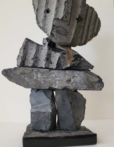 Jean-Yves Gosti (né en 1960) Mon côté inuit, assemblage de marbre noir
