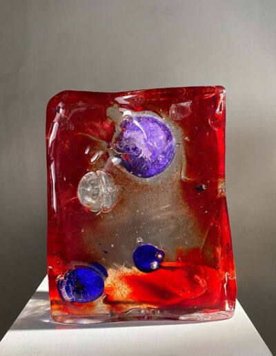 Xavier Carrère (né en 1966) Big bang verre coloré bleu, rouge.
