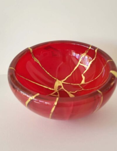 Xavier Carrère (né en 1966) Coupe Kintsugi verre rouge et or