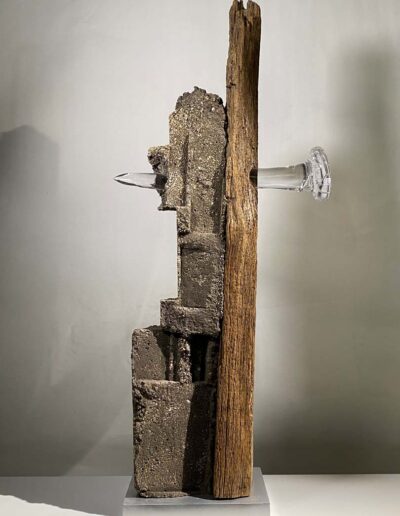 Xavier Carrère (né en 1966) lien, clou en verre trasparent, béton et bois