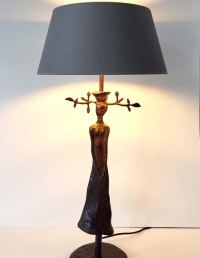 Villa Alys lampe Madame, bronze à patine noire