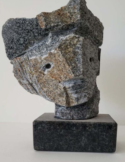 Jean-Yves Gosti (né en 1960) Petite tête en granit