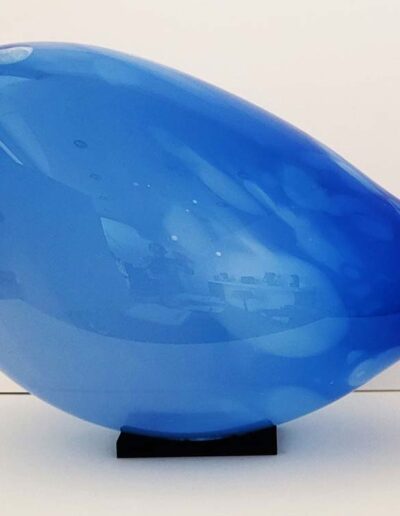 Xavier Carrère (né en 1966) Ovolite, verre soufflé bleu