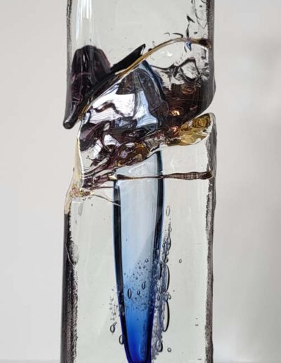 Xavier Carrère (né en 1966) monolithe kintsugi verre clair avec inclusion bleue